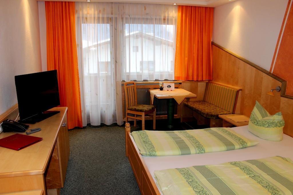Hotel Alpina Ried im Zillertal Kamer foto