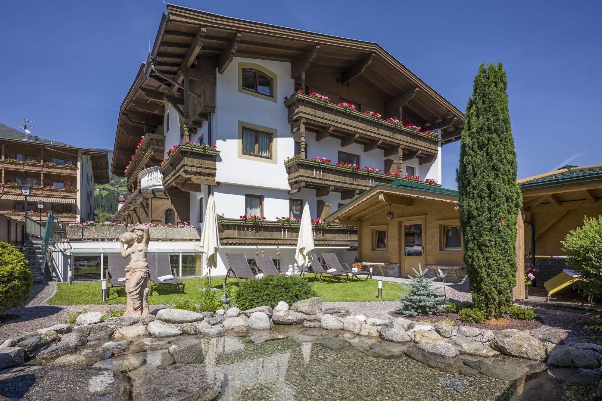 Hotel Alpina Ried im Zillertal Buitenkant foto